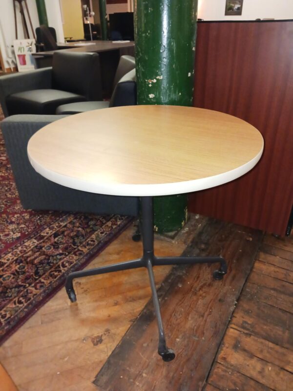 Round Table - Image 3