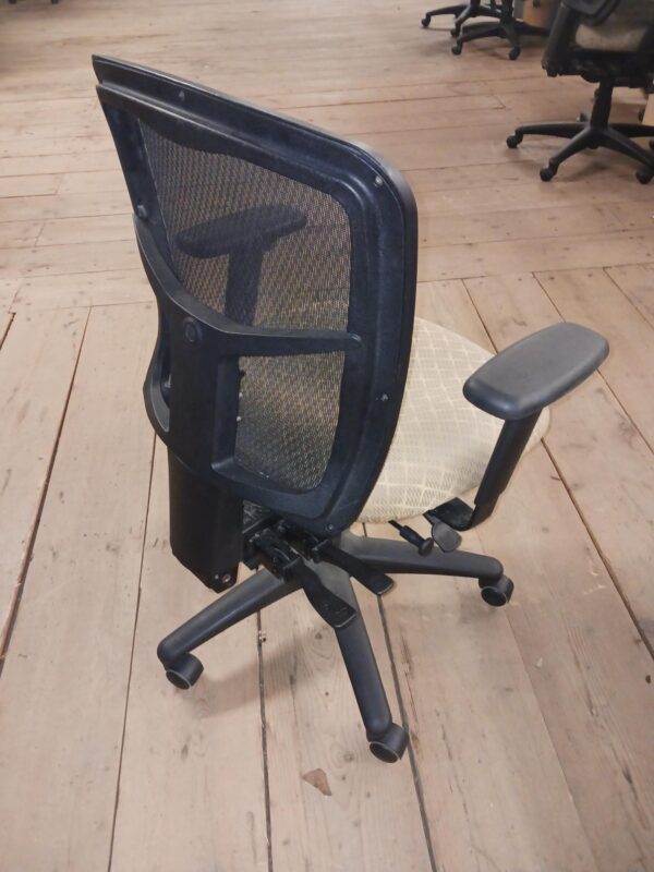 Task Chair - Image 3