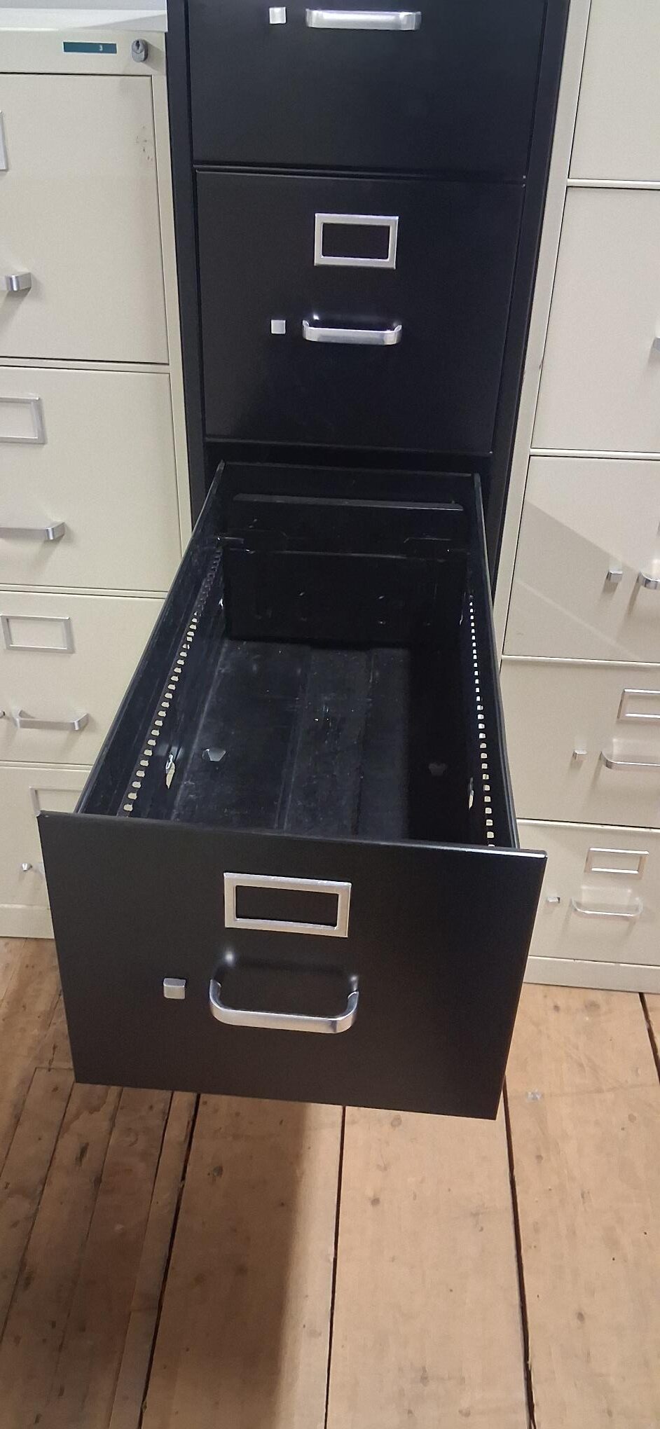 5 Drawer ; HON - Image 2