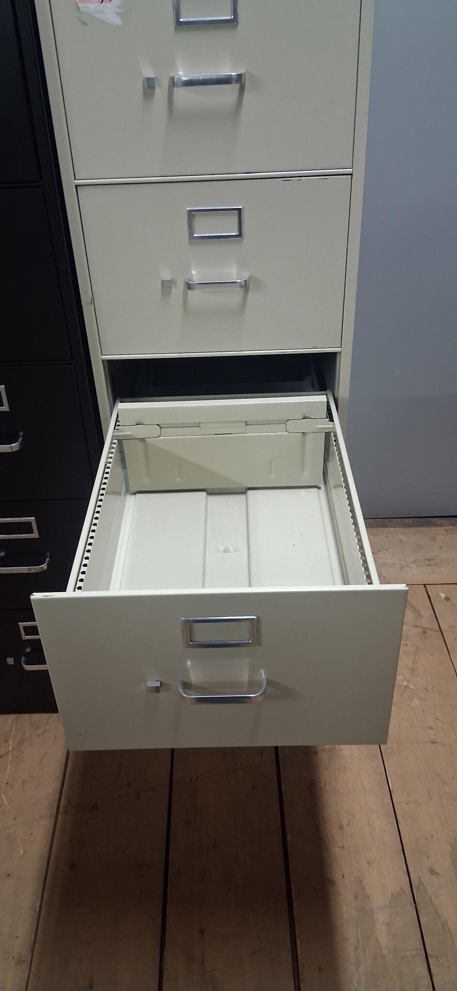 5 Drawer ; HON
